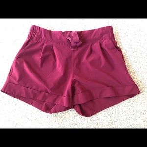 Lululemon spring breakaway short red size 4